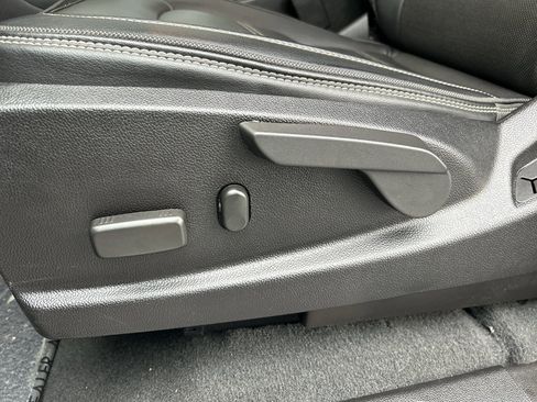 Used 2021 GMC Canyon Denali image 18