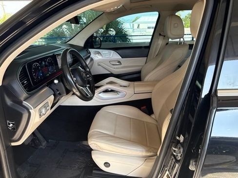 Used 2022 Mercedes-Benz GLS 450 4MATIC image 2