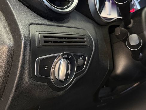 Used 2019 Mercedes-Benz GLC 300 image 18
