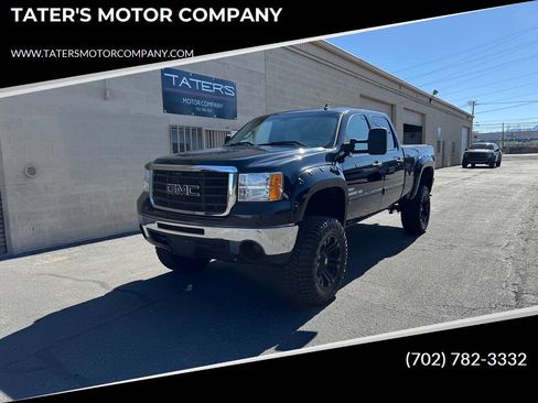 Used 2007 GMC Sierra 2500 SLE w/ Z71 Off-Road Package AWD/4WD image 1
