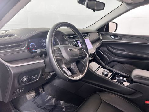 Used 2022 Jeep Grand Cherokee Limited image 9