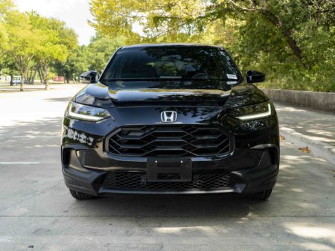 Used 2025 Honda HR-V Sport image 3