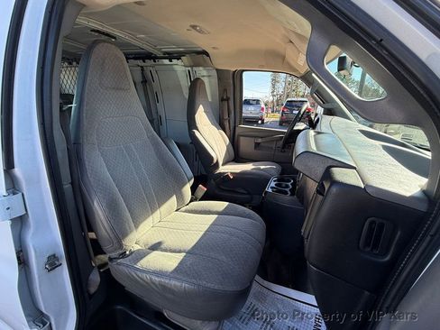 Used 2017 Chevrolet Express 2500 image 15