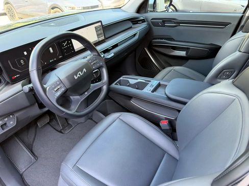 Used 2024 Kia EV9 Light Long Range RWD image 14