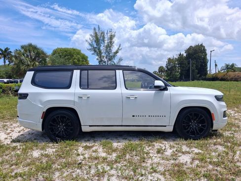 Used 2022 Jeep Grand Wagoneer Series II AWD/4WD image 5