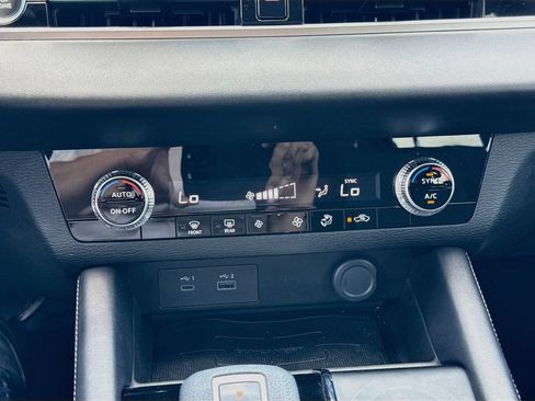 Used 2024 Mitsubishi Outlander ES FWD image 17