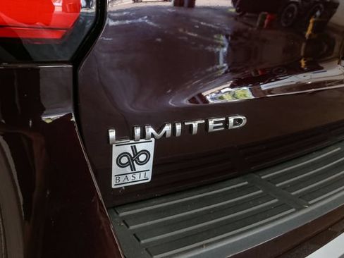 Used 2023 Ford Expedition Limited AWD/4WD image 9