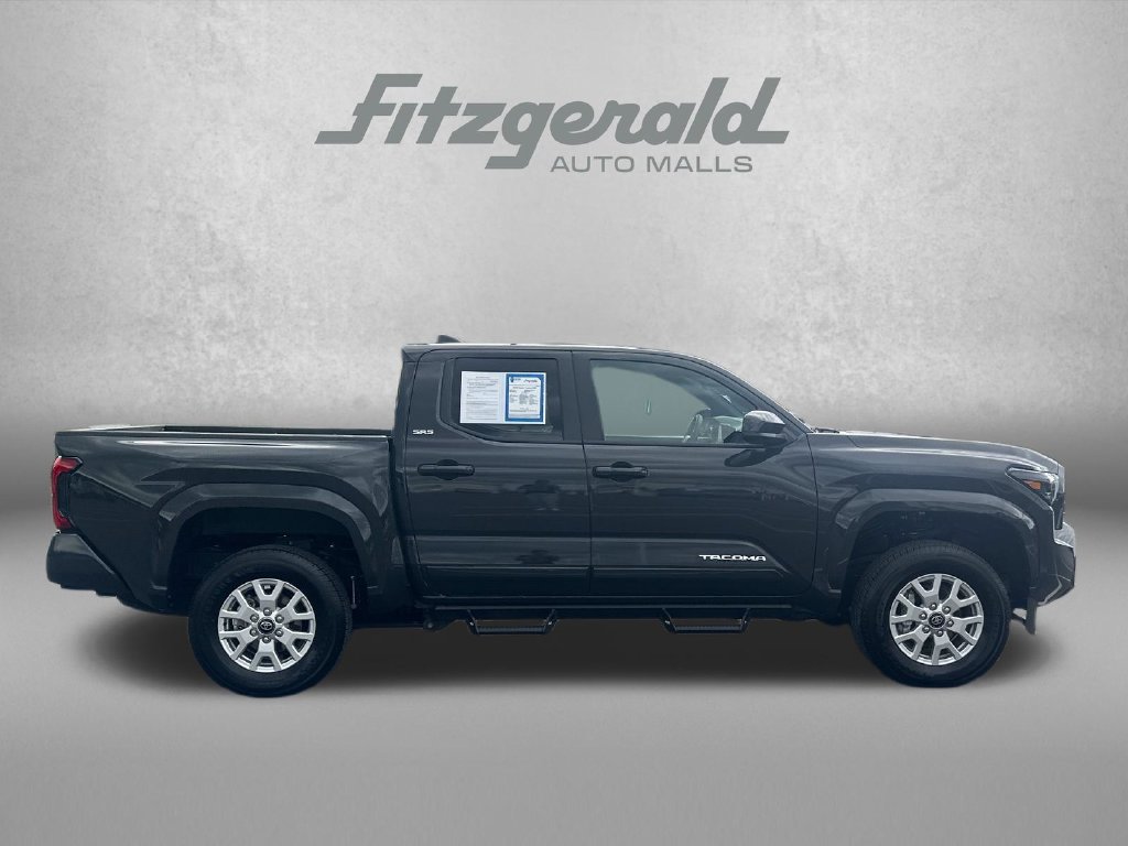 Used 2025 Toyota Tacoma SR5 AWD/4WD image 9