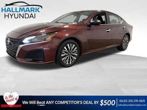 Used 2024 Nissan Altima 2.5 SV image 1