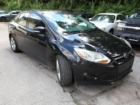 Used 2014 Ford Focus SE FWD image 4