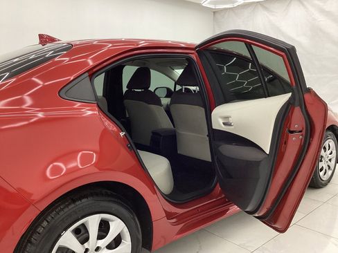 Used 2021 Toyota Corolla LE FWD image 23