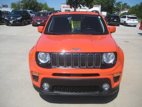 Used 2019 Jeep Renegade Latitude w/ Cold Weather Group image 3
