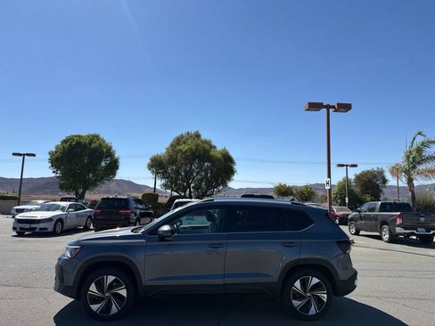 Used 2025 Volkswagen Taos SE AWD/4WD image 9