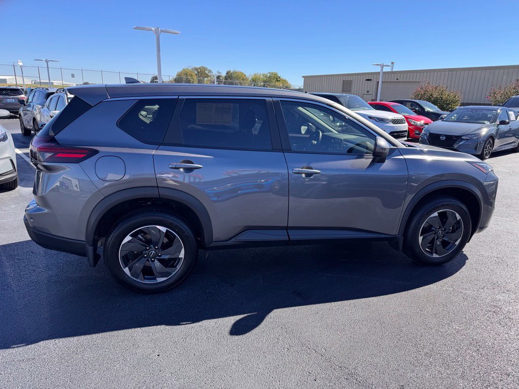 Used 2024 Nissan Rogue SV AWD/4WD image 6