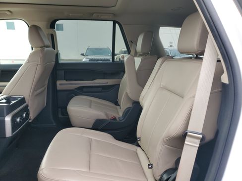 Used 2022 Ford Expedition XLT image 19