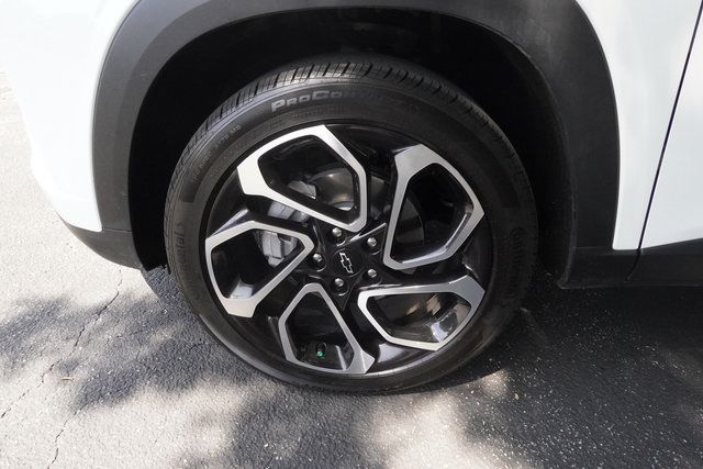 Used 2025 Chevrolet Trax RS FWD image 32