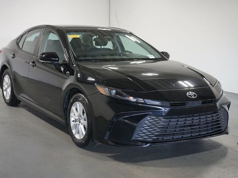 Certified 2025 Toyota Camry LE image 3