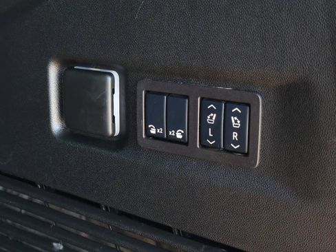 Used 2024 GMC Yukon XL Denali Ultimate AWD/4WD image 30