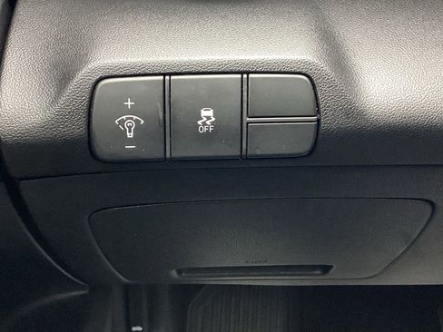 Used 2025 Hyundai Elantra SEL FWD image 28