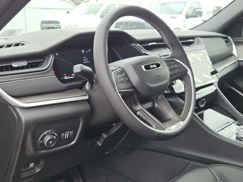 New 2026 Jeep Grand Cherokee Limited RWD image 10