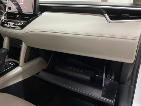 Used 2024 Toyota Corolla Cross L FWD image 75