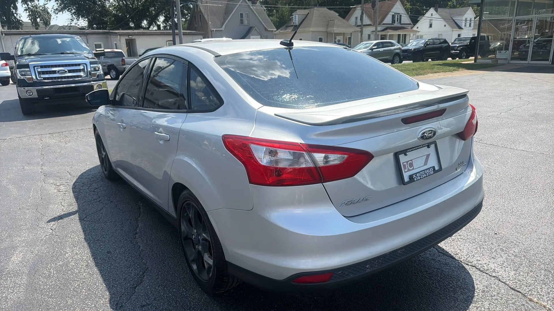 Used 2014 Ford Focus SE w/ Equipment Group 201A FWD image 7