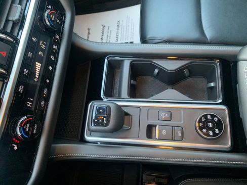 Used 2022 Nissan Pathfinder SL image 25