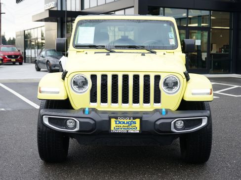 Used 2023 Jeep Wrangler Sahara w/ Cold Weather Group image 11