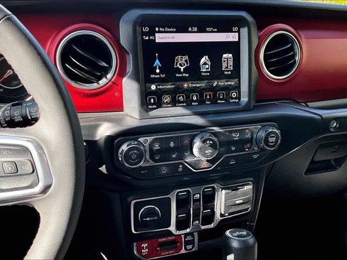 Used 2023 Jeep Wrangler Unlimited Rubicon w/ Cold Weather Group AWD/4WD image 8