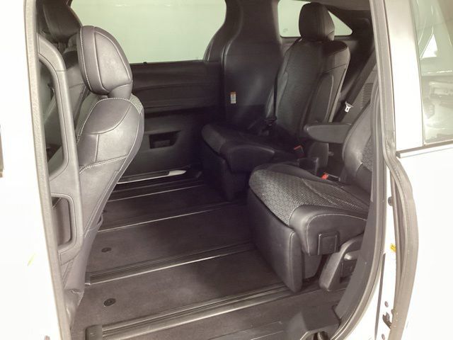 Used 2023 Toyota Sienna XSE AWD/4WD image 21