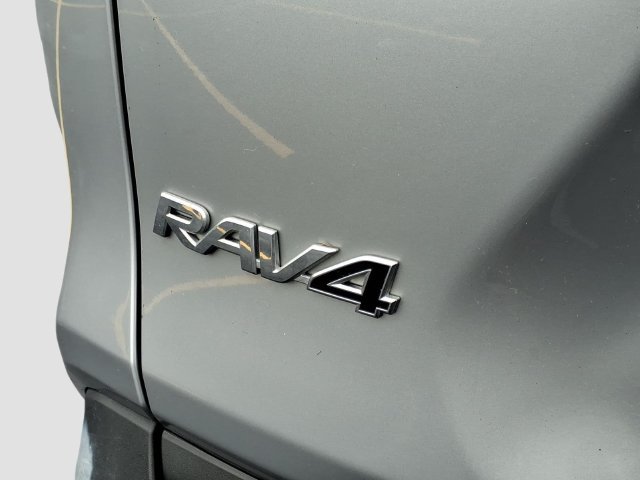 Certified 2020 Toyota RAV4 XLE Premium FWD image 31