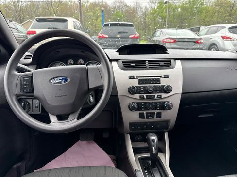 Used 2010 Ford Focus SE FWD image 14