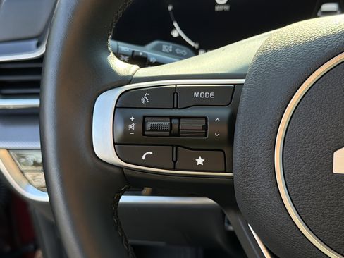 Used 2025 Kia Sportage SX image 26
