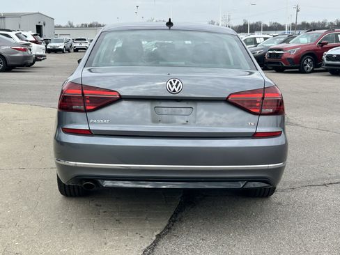 Used 2018 Volkswagen Passat 2.0T R-Line image 6