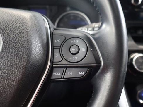 Certified 2021 Toyota Venza LE image 18