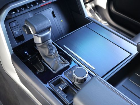 Used 2024 Toyota Tundra Platinum image 21