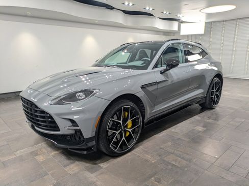 Used 2025 Aston Martin DBX 707 image 22