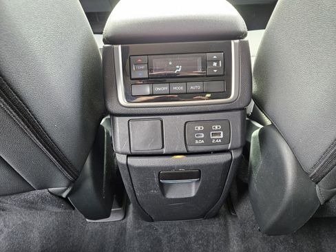 Used 2025 Subaru Ascent Onyx Edition image 11