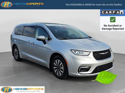 Used 2023 Chrysler Pacifica Touring-L
