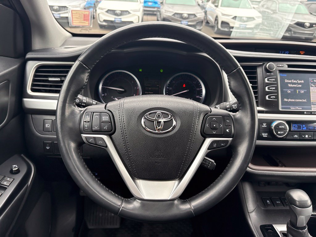 Used 2017 Toyota Highlander XLE AWD/4WD image 18
