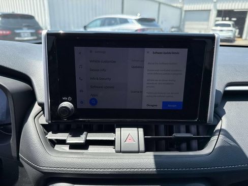 Used 2024 Toyota RAV4 LE AWD/4WD image 28