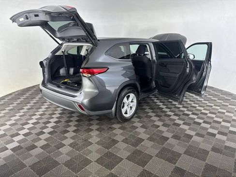 Used 2020 Toyota Highlander LE AWD/4WD image 14