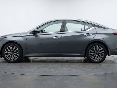 Used 2025 Nissan Altima 2.5 SV image 5