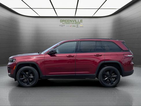 Used 2023 Jeep Grand Cherokee Altitude RWD image 2