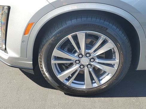 Certified 2024 Cadillac XT6 Premium Luxury w/ Technology Package FWD image 11
