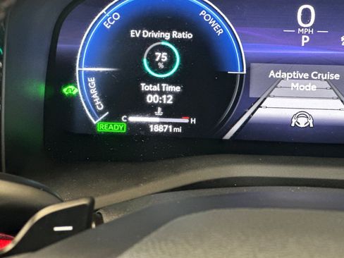 Used 2025 Toyota Camry XSE FWD image 11