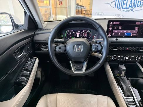 Used 2025 Honda Accord Touring image 14