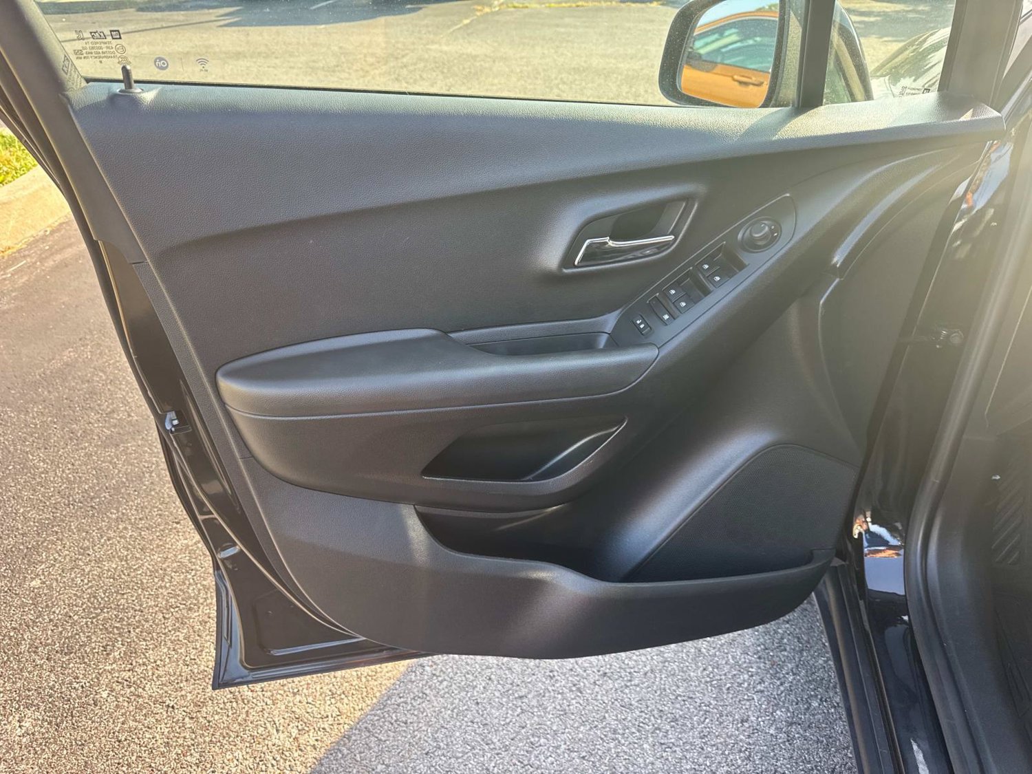 Used 2020 Chevrolet Trax LT w/ LT Convenience Package FWD image 23