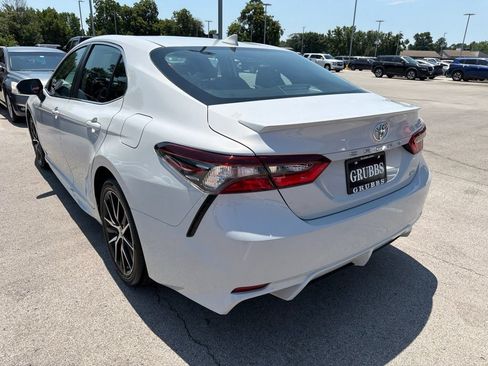 Used 2023 Toyota Camry SE FWD image 7