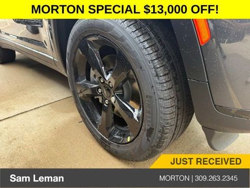 New 2025 Jeep Grand Cherokee L Limited w/ Black Appearance Package image 4